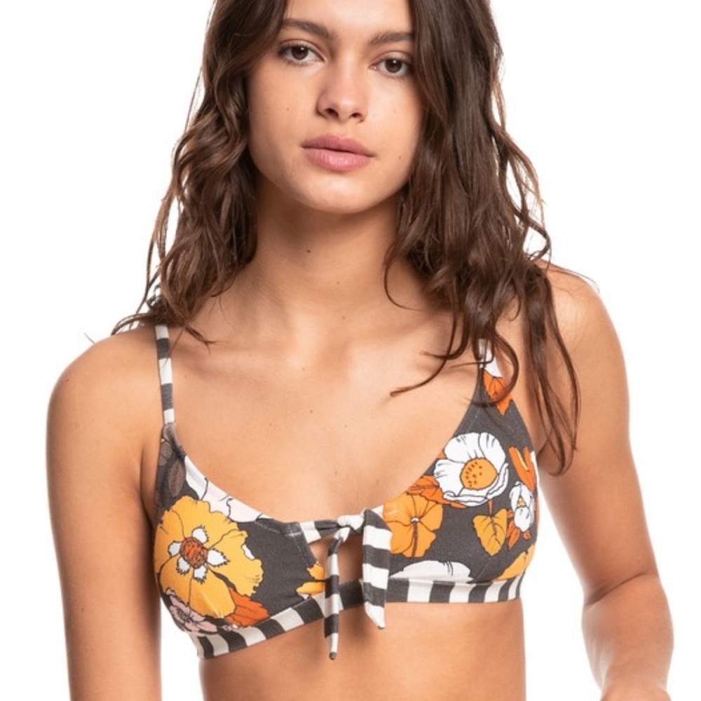 NWOT Quiksilver Classic Tie Scoop Bikini Top
